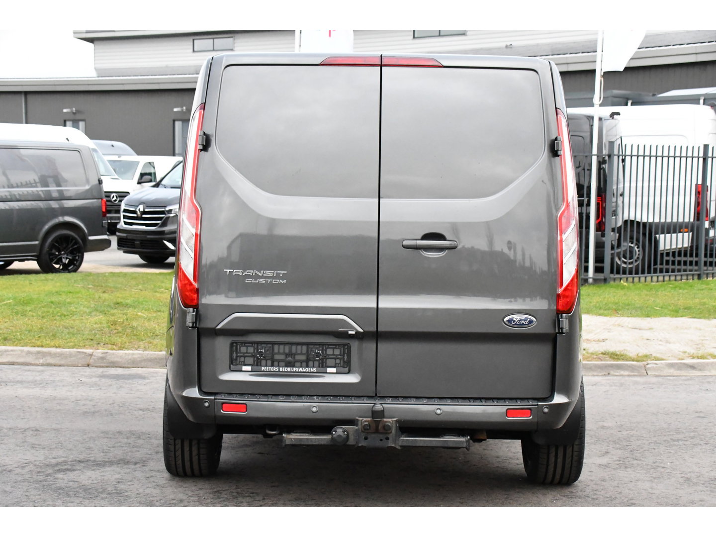 Ford Transit Custom 300 2.0 TDCI L2H1 DC Raptor Edition Limited Camera, Cruise, Carplay, 130pk, Automaat, Sensoren, Multimedia, 2 x Schuifdeur, UNIEK!