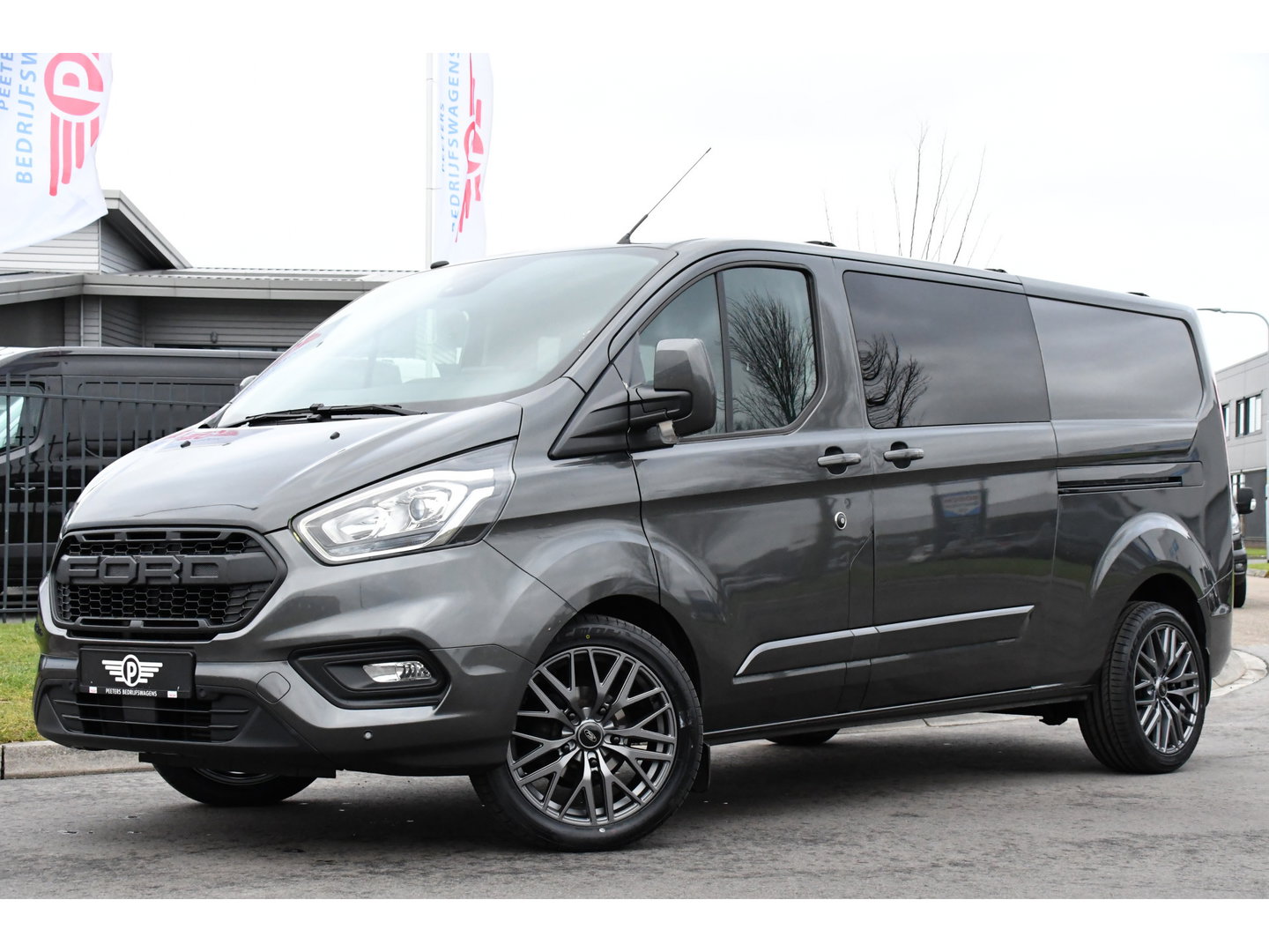 Ford Transit Custom 300 2.0 TDCI L2H1 DC Raptor Edition Limited Camera, Cruise, Carplay, 130pk, Automaat, Sensoren, Multimedia, 2 x Schuifdeur, UNIEK!