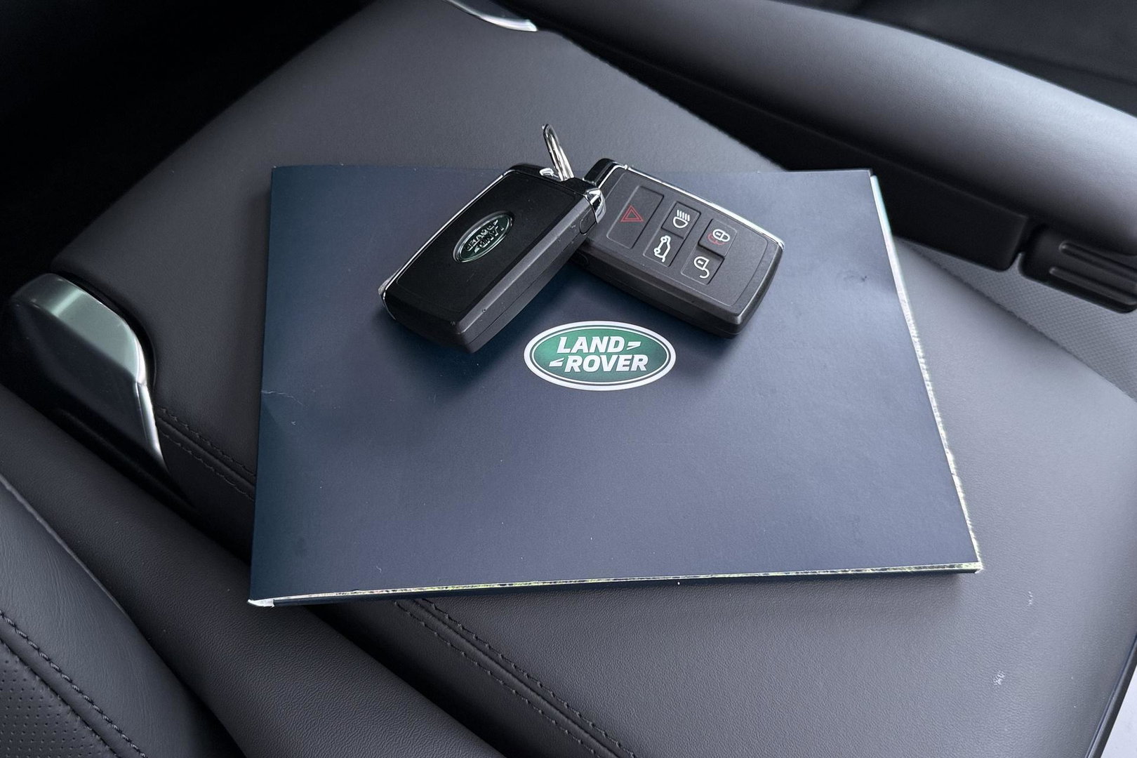 Land Rover Range Rover 3.0 P550e HSE | Meridian 3D | Shadow Exterior Pack | Massage | 360° Camera | 4-Wielbesturing | 22 Inch