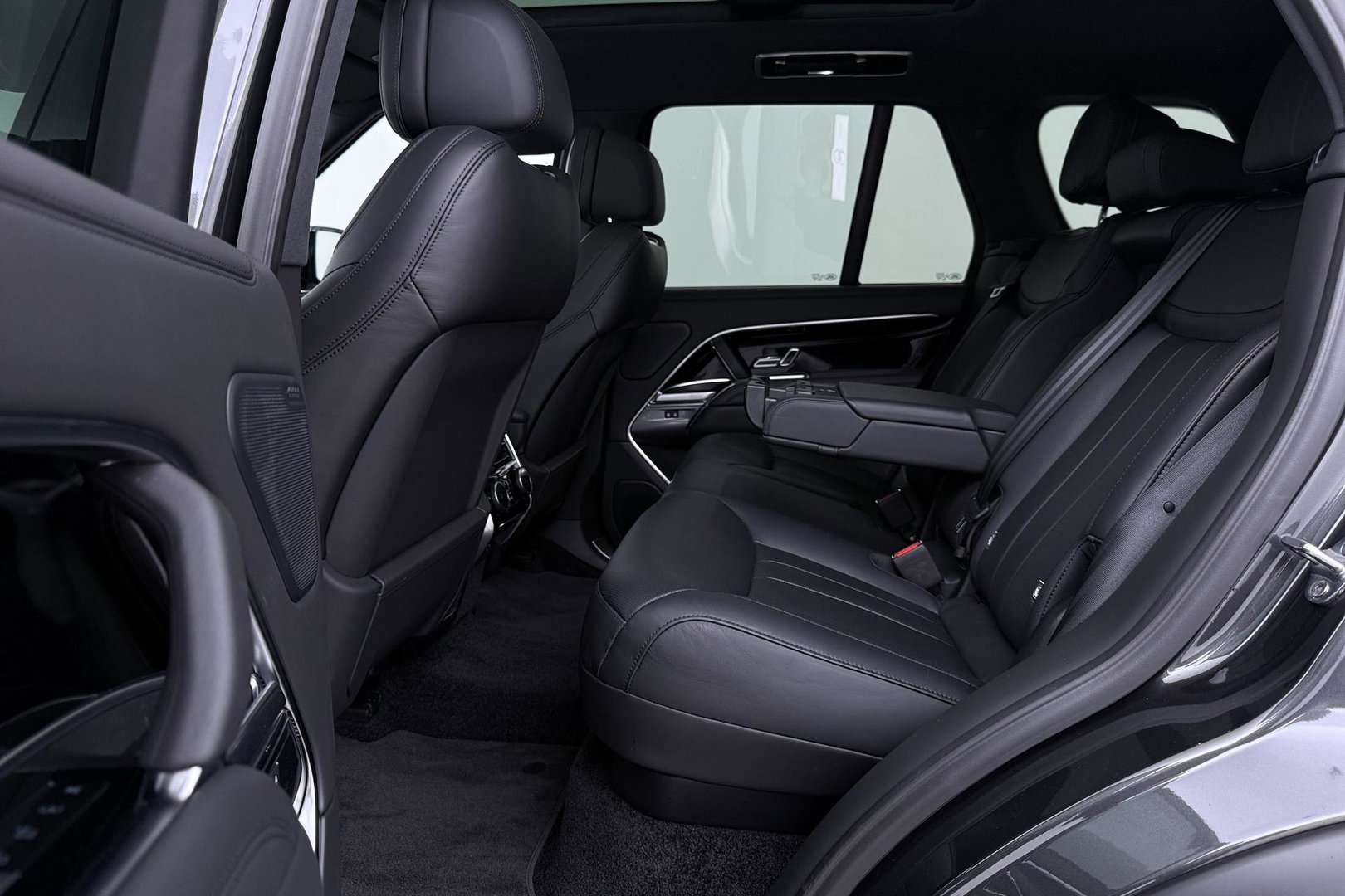 Land Rover Range Rover 3.0 P550e HSE | Meridian 3D | Shadow Exterior Pack | Massage | 360° Camera | 4-Wielbesturing | 22 Inch