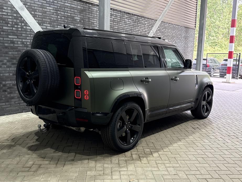 Land Rover Defender 110 P300e X-Dynamic HSE | SATIN | Luchtvering | Panoramadak | Trekhaak | 360° Camera | Meridian Surround | Stoelventilatie | 22 Inch