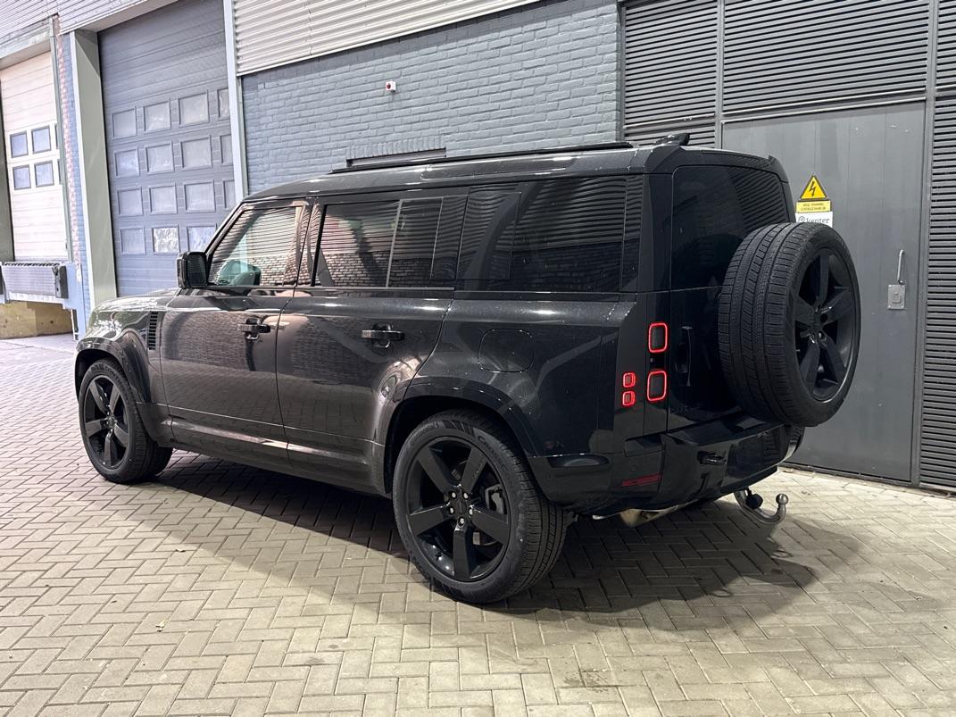 Land Rover Defender 2.0 P300e 110 X-Dynamic HSE | 6-Persoons | Meridian Surround | ClearSight | Panoramadak | Trekhaak | Stoelventilatie