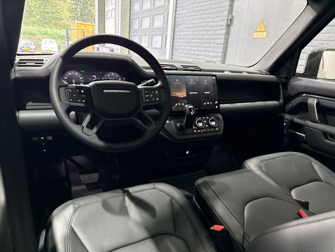 Land Rover Defender 2.0 P300e 110 X-Dynamic HSE | 6-Persoons | Meridian Surround | ClearSight | Panoramadak | Trekhaak | Stoelventilatie