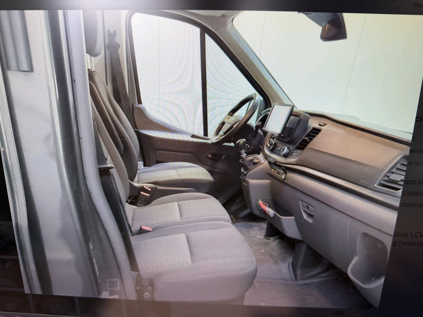Ford Transit 290 2.0 TDCI L2H2 Trend / vaste prijs rijklaar € 25.950 ex btw / lease vanaf € 424 / euro 6 / bpm vrij / ingerichte laadruimte / onderweg naar ons toe
