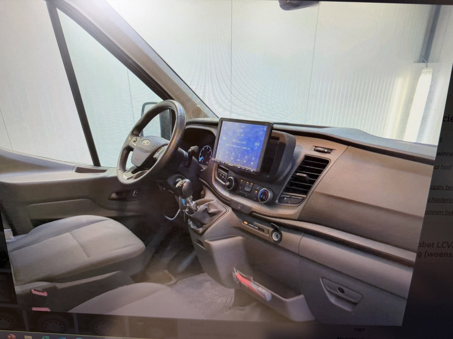 Ford Transit 290 2.0 TDCI L2H2 Trend / vaste prijs rijklaar € 25.950 ex btw / lease vanaf € 424 / euro 6 / bpm vrij / ingerichte laadruimte / onderweg naar ons toe