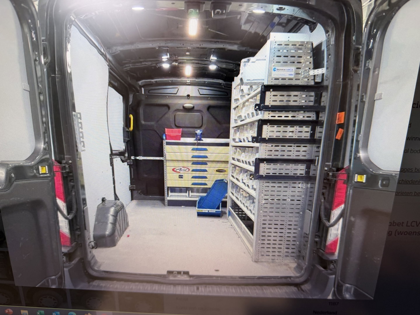 Ford Transit 290 2.0 TDCI L2H2 Trend / vaste prijs rijklaar € 25.950 ex btw / lease vanaf € 424 / euro 6 / bpm vrij / ingerichte laadruimte / onderweg naar ons toe