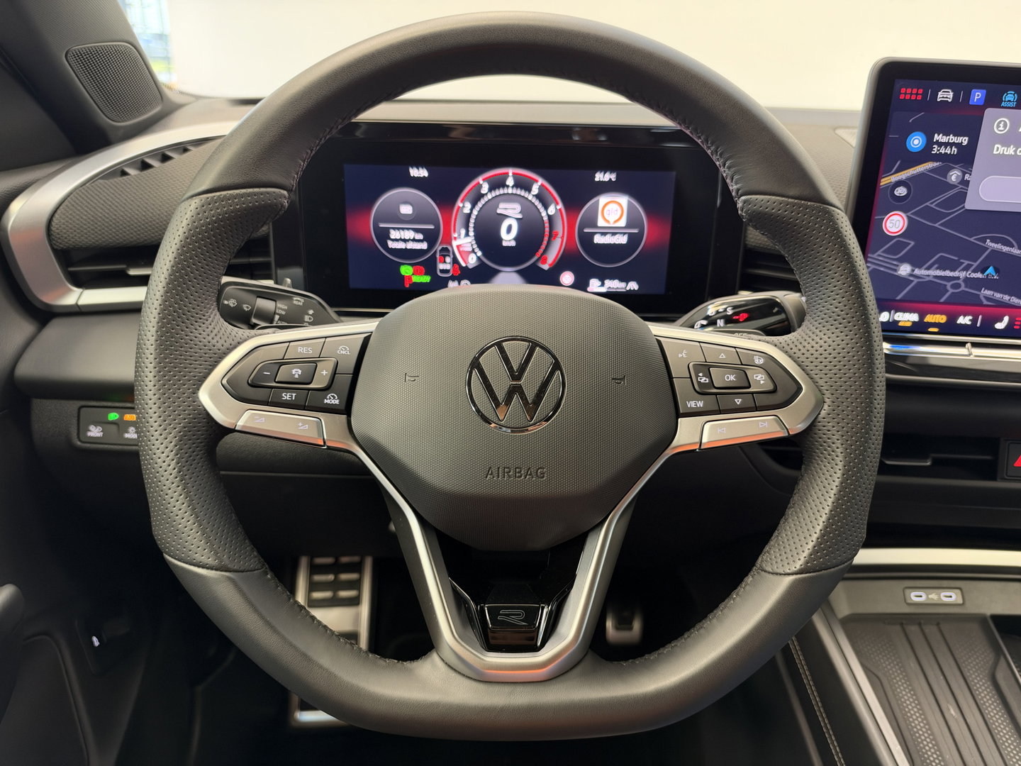Volkswagen T-Roc 1.5 eTsi R-Line First Edition IQ-light Adaptive-Cruise