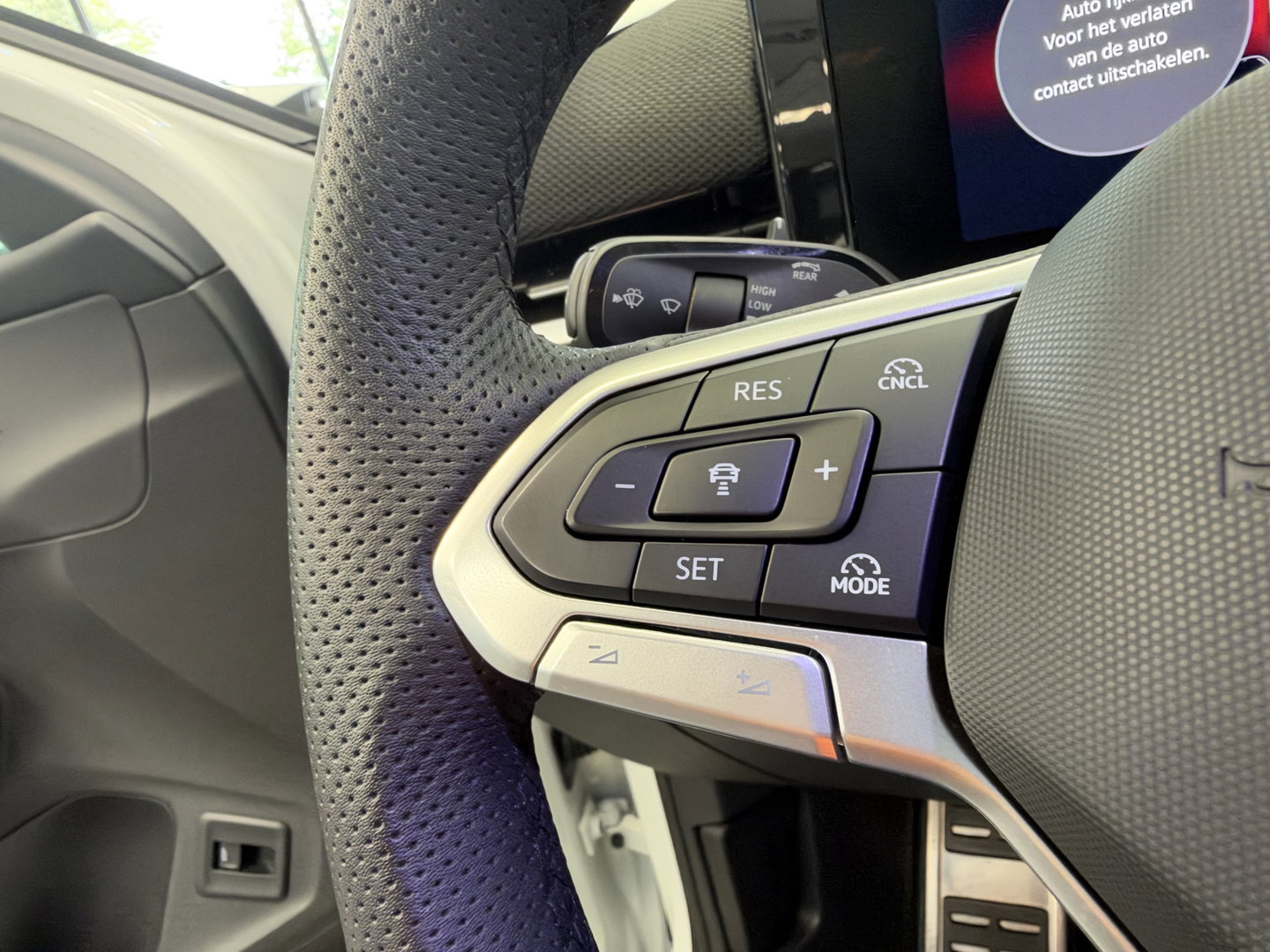 Volkswagen T-Roc 1.5 eTsi R-Line First Edition IQ-light Adaptive-Cruise