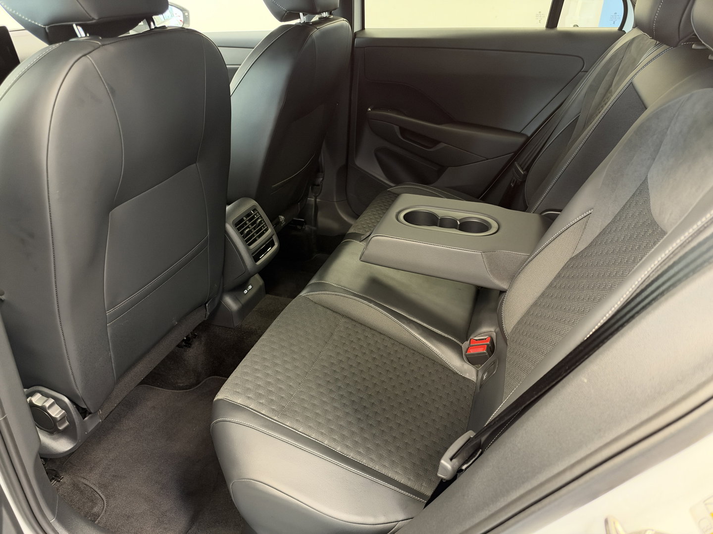 Volkswagen T-Roc 1.5 eTsi R-Line First Edition IQ-light Adaptive-Cruise