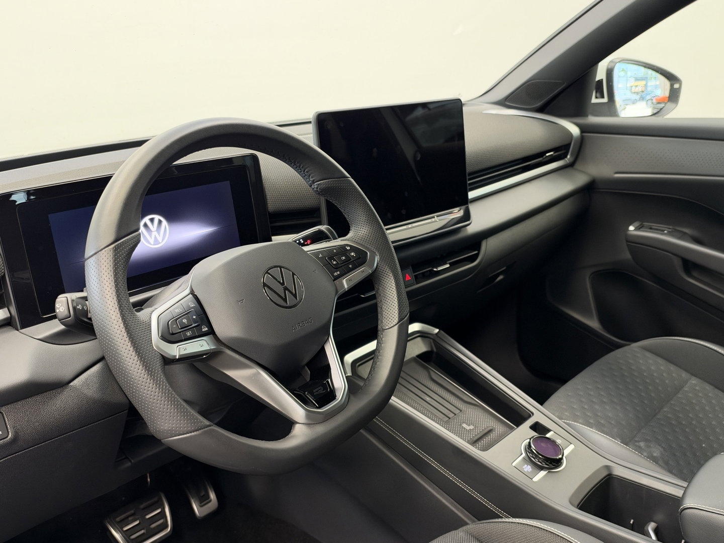Volkswagen T-Roc 1.5 eTsi R-Line First Edition IQ-light Adaptive-Cruise