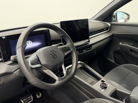 Volkswagen T-Roc 1.5 eTsi R-Line First Edition IQ-light Adaptive-Cruise