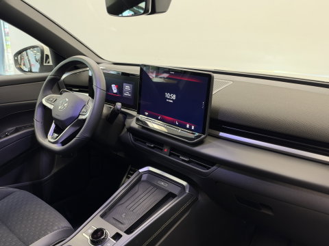 Volkswagen T-Roc 1.5 eTsi R-Line First Edition IQ-light Adaptive-Cruise