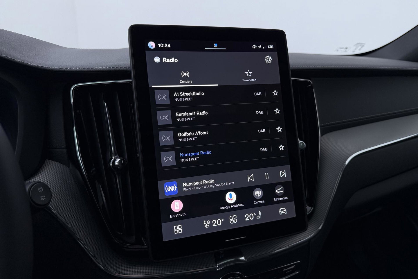Volvo XC60 T6 Ultra Black Edition | 22 Inch | Bowers&Wilkins | Luchtvering | Trekhaak | 360° Camera | Stoelventilatie | Head-Up
