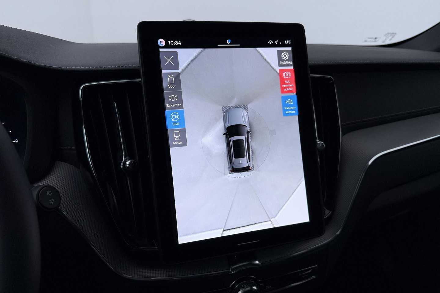 Volvo XC60 T6 Ultra Black Edition | 22 Inch | Bowers&Wilkins | Luchtvering | Trekhaak | 360° Camera | Stoelventilatie | Head-Up