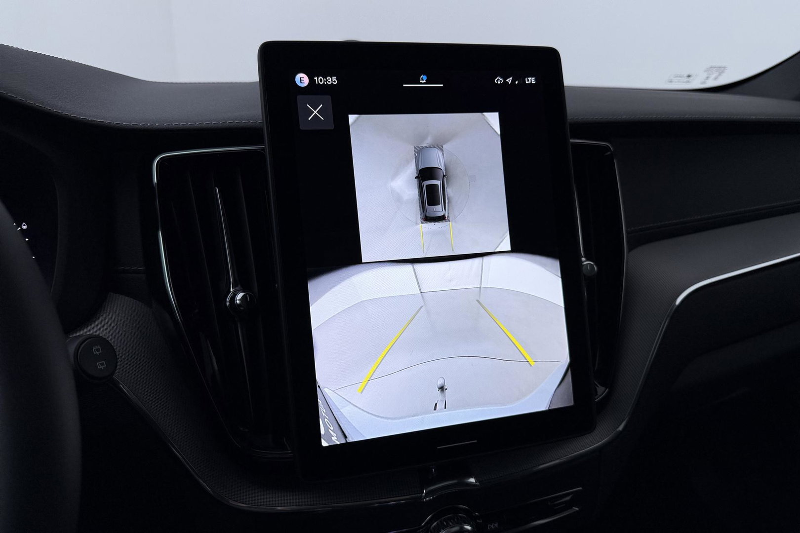 Volvo XC60 T6 Ultra Black Edition | 22 Inch | Bowers&Wilkins | Luchtvering | Trekhaak | 360° Camera | Stoelventilatie | Head-Up