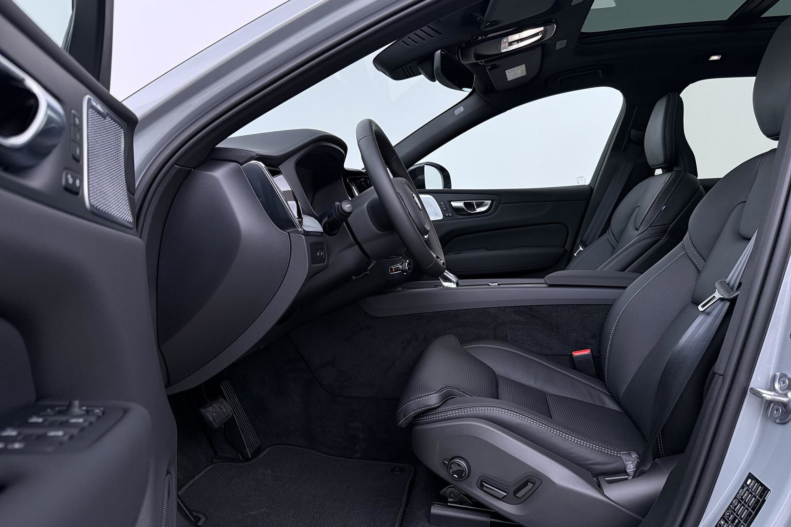 Volvo XC60 T6 Ultra Black Edition | 22 Inch | Bowers&Wilkins | Luchtvering | Trekhaak | 360° Camera | Stoelventilatie | Head-Up