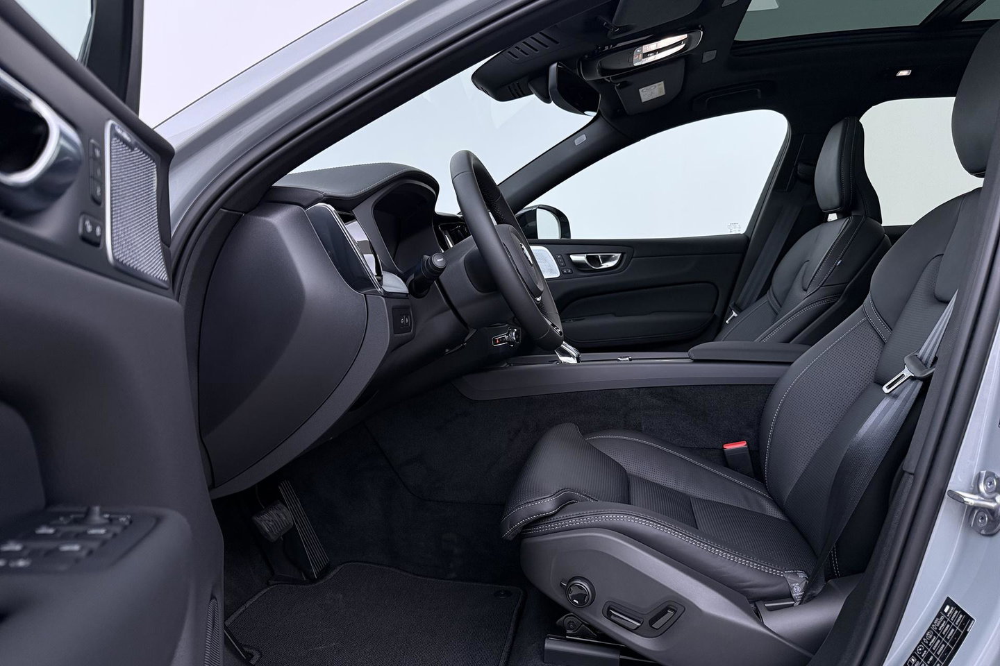 Volvo XC60 T6 Ultra Black Edition | 22 Inch | Bowers&Wilkins | Luchtvering | Trekhaak | 360° Camera | Stoelventilatie | Head-Up