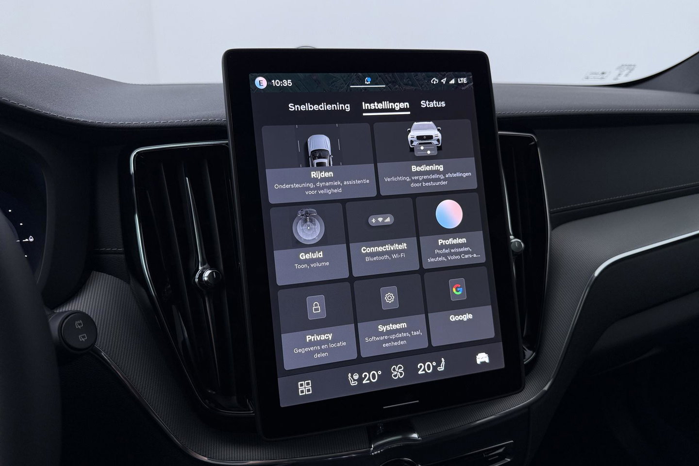 Volvo XC60 T6 Ultra Black Edition | 22 Inch | Bowers&Wilkins | Luchtvering | Trekhaak | 360° Camera | Stoelventilatie | Head-Up