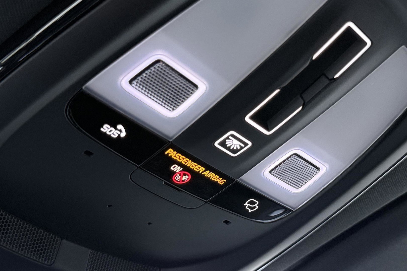 Volvo XC60 T6 Ultra Black Edition | 22 Inch | Bowers&Wilkins | Luchtvering | Trekhaak | 360° Camera | Stoelventilatie | Head-Up