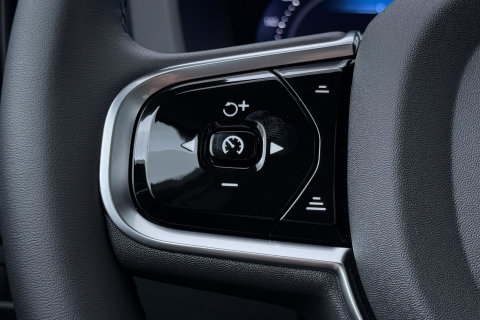 Volvo XC60 T6 Ultra Black Edition | 22 Inch | Bowers&Wilkins | Luchtvering | Trekhaak | 360° Camera | Stoelventilatie | Head-Up