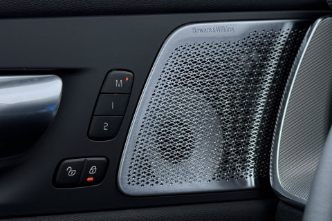 Volvo XC60 T6 Ultra Black Edition | 22 Inch | Bowers&Wilkins | Luchtvering | Trekhaak | 360° Camera | Stoelventilatie | Head-Up