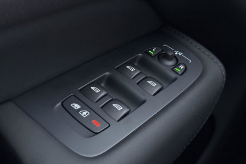 Volvo XC60 T6 Ultra Black Edition | 22 Inch | Bowers&Wilkins | Luchtvering | Trekhaak | 360° Camera | Stoelventilatie | Head-Up
