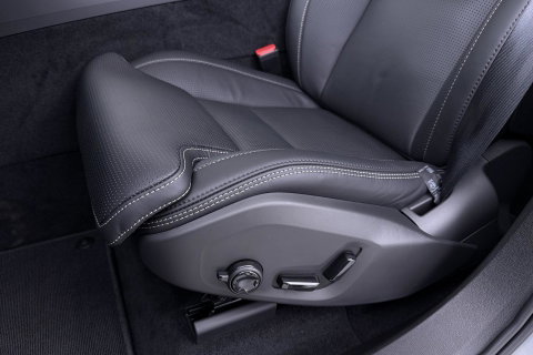 Volvo XC60 T6 Ultra Black Edition | 22 Inch | Bowers&Wilkins | Luchtvering | Trekhaak | 360° Camera | Stoelventilatie | Head-Up