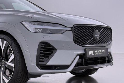 Volvo XC60 T6 Ultra Black Edition | 22 Inch | Bowers&Wilkins | Luchtvering | Trekhaak | 360° Camera | Stoelventilatie | Head-Up