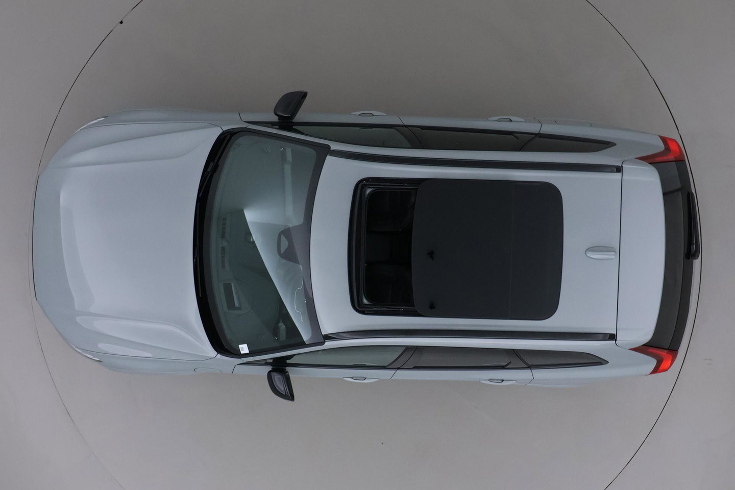 Volvo XC60 T6 Ultra Black Edition | 22 Inch | Bowers&Wilkins | Luchtvering | Trekhaak | 360° Camera | Stoelventilatie | Head-Up