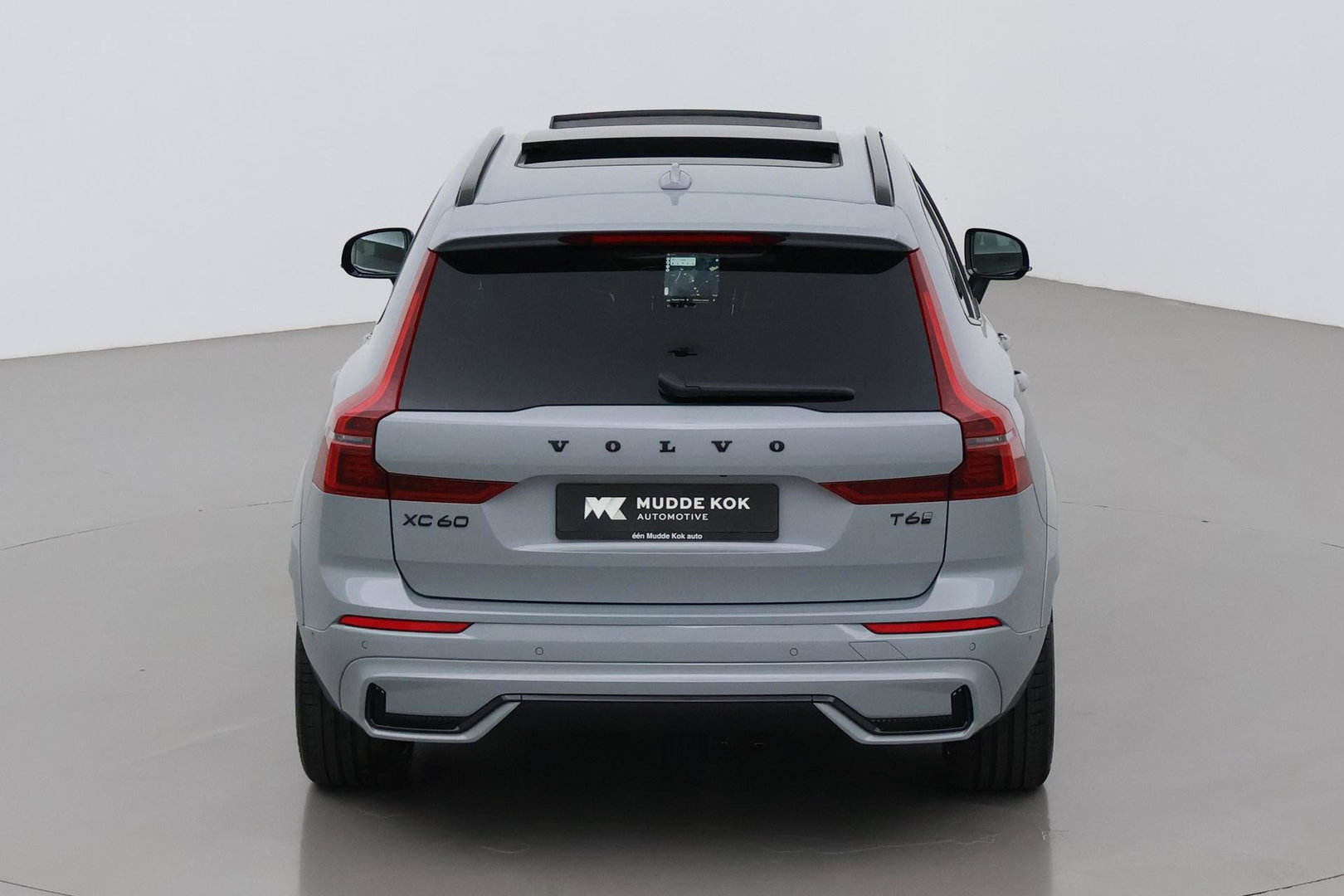 Volvo XC60 T6 Ultra Black Edition | 22 Inch | Bowers&Wilkins | Luchtvering | Trekhaak | 360° Camera | Stoelventilatie | Head-Up
