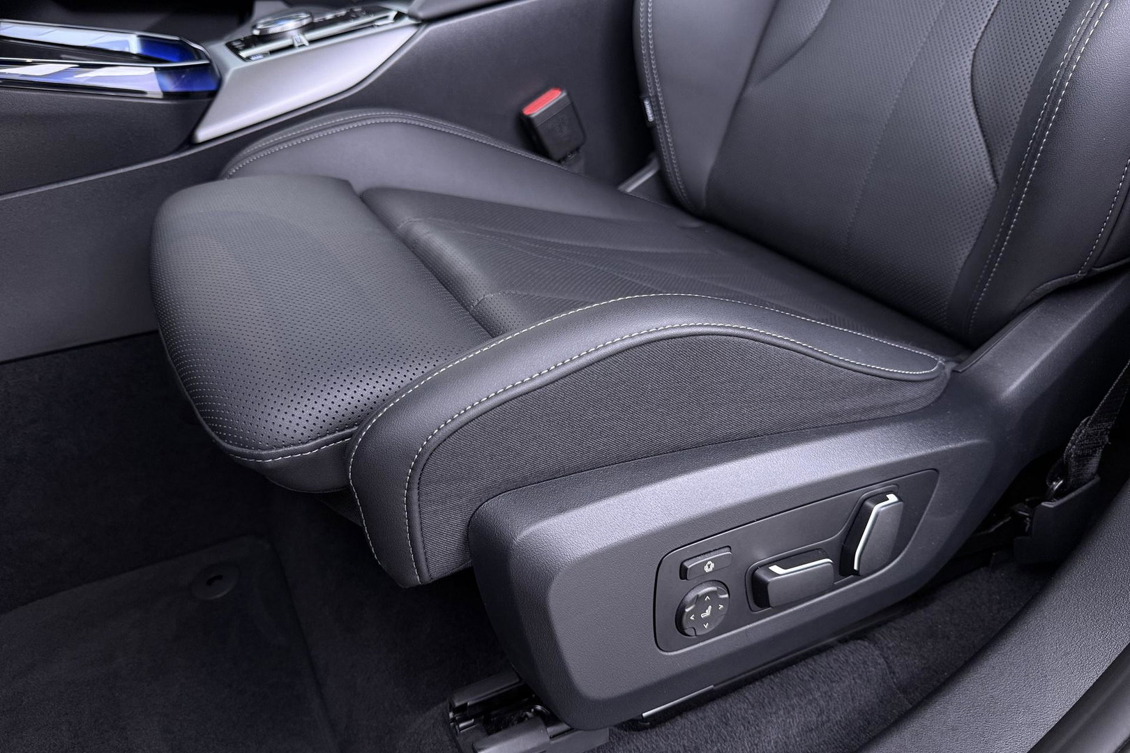 BMW X3 30e xDrive | Harman/Kardon | Stoelventilatie | 360° Camera | Trekhaak | Adaptief onderstel | BLIS | Head-Up | Keyless