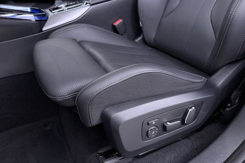 BMW X3 30e xDrive | Harman/Kardon | Stoelventilatie | 360° Camera | Trekhaak | Adaptief onderstel | BLIS | Head-Up | Keyless