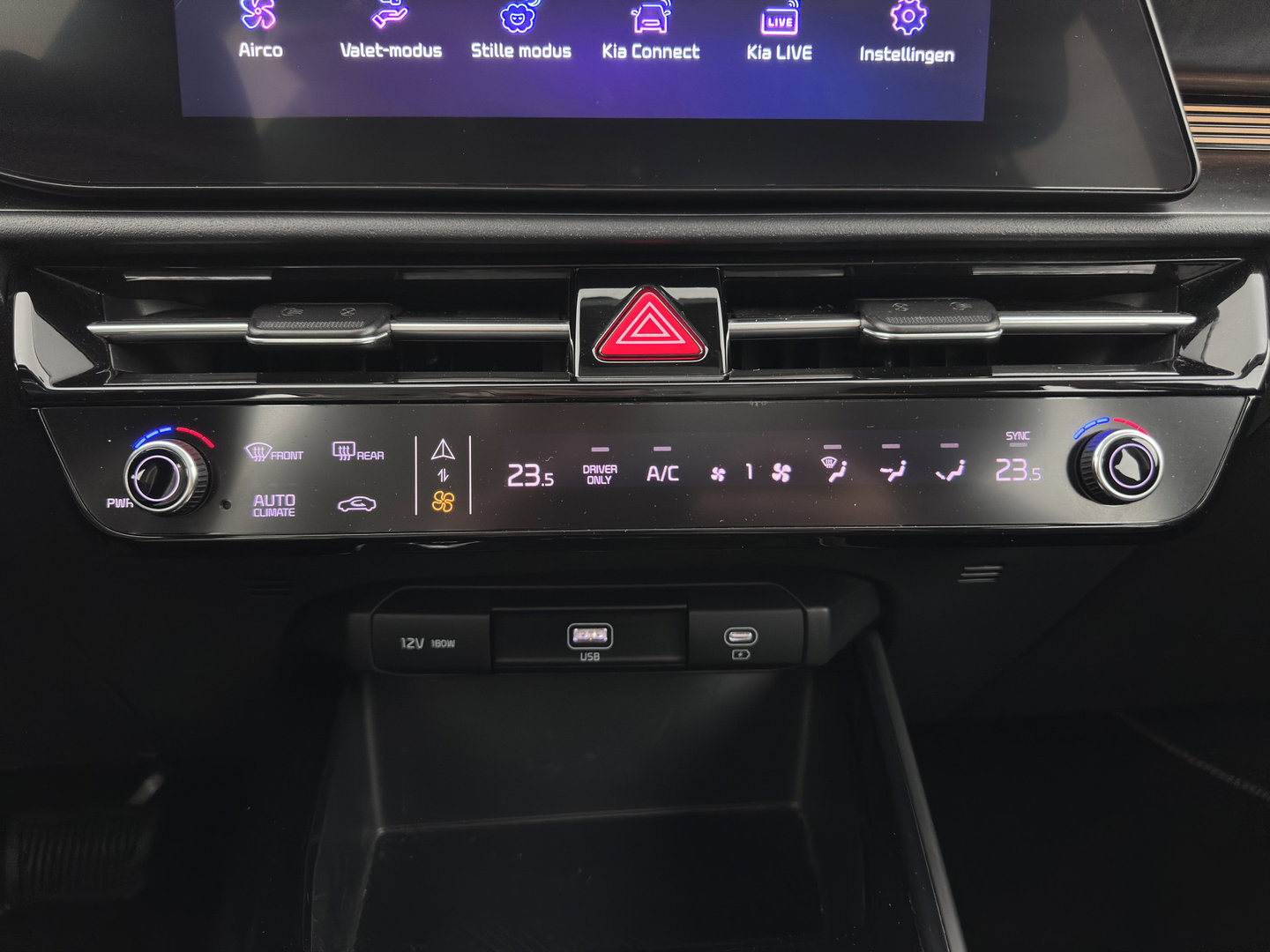 Kia Niro EV DynamicLine 64.8 kWh [3-Fase-11kW] {SoH-100%} (INCL-BTW) Aut. *LEATHER-FABRIC | ADAPTIVE-CRUISE | DIGI-COCKPIT | KEYLESS | CAMERA | DAB | COMFORTSEATS | SHIFTPADDLES | ECC | PDC | CARPLAY | 17''ALU*