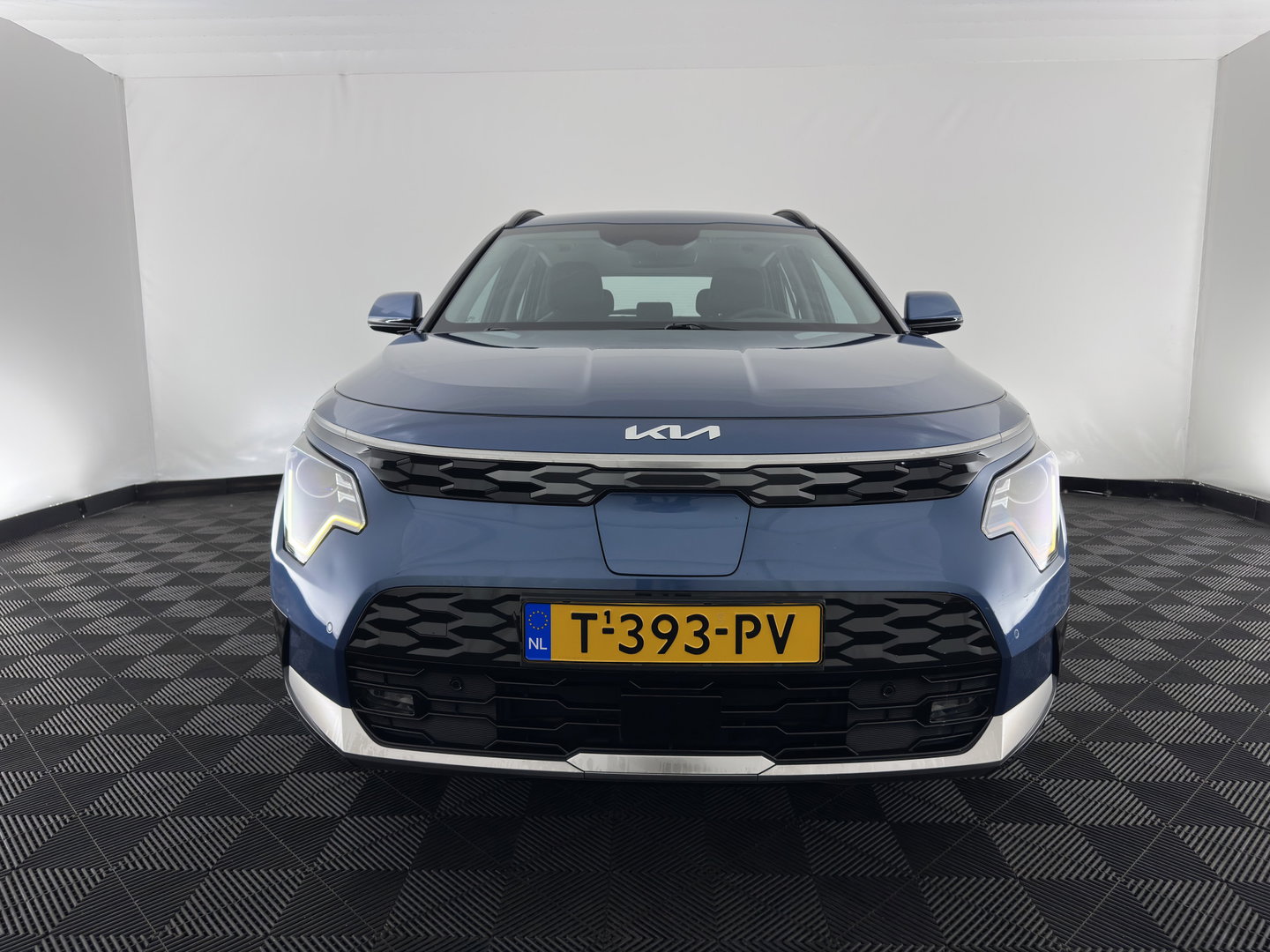Kia Niro EV DynamicLine 64.8 kWh [3-Fase-11kW] {SoH-100%} (INCL-BTW) Aut. *LEATHER-FABRIC | ADAPTIVE-CRUISE | DIGI-COCKPIT | KEYLESS | CAMERA | DAB | COMFORTSEATS | SHIFTPADDLES | ECC | PDC | CARPLAY | 17''ALU*