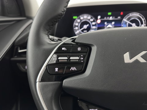 Kia Niro EV DynamicLine 64.8 kWh [3-Fase-11kW] {SoH-100%} (INCL-BTW) Aut. *LEATHER-FABRIC | ADAPTIVE-CRUISE | DIGI-COCKPIT | KEYLESS | CAMERA | DAB | COMFORTSEATS | SHIFTPADDLES | ECC | PDC | CARPLAY | 17''ALU*