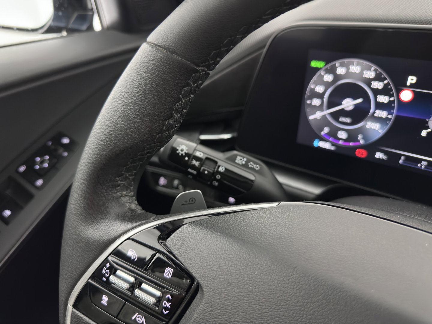 Kia Niro EV DynamicLine 64.8 kWh [3-Fase-11kW] {SoH-100%} (INCL-BTW) Aut. *LEATHER-FABRIC | ADAPTIVE-CRUISE | DIGI-COCKPIT | KEYLESS | CAMERA | DAB | COMFORTSEATS | SHIFTPADDLES | ECC | PDC | CARPLAY | 17''ALU*