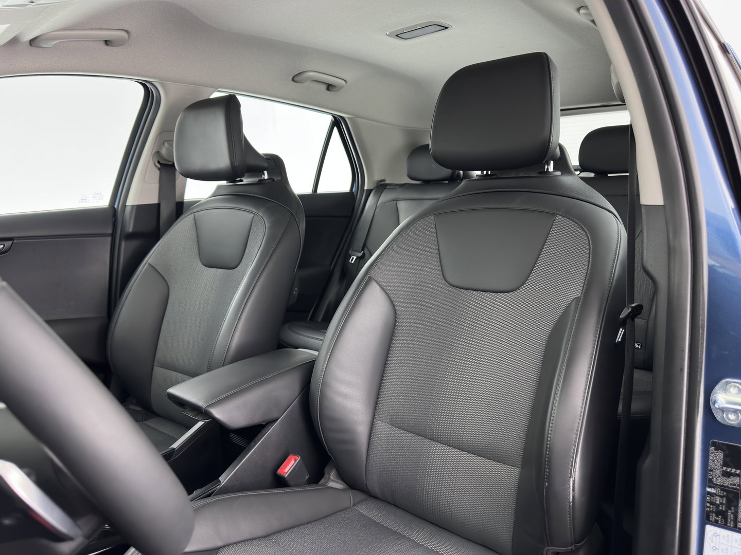 Kia Niro EV DynamicLine 64.8 kWh [3-Fase-11kW] {SoH-100%} (INCL-BTW) Aut. *LEATHER-FABRIC | ADAPTIVE-CRUISE | DIGI-COCKPIT | KEYLESS | CAMERA | DAB | COMFORTSEATS | SHIFTPADDLES | ECC | PDC | CARPLAY | 17''ALU*