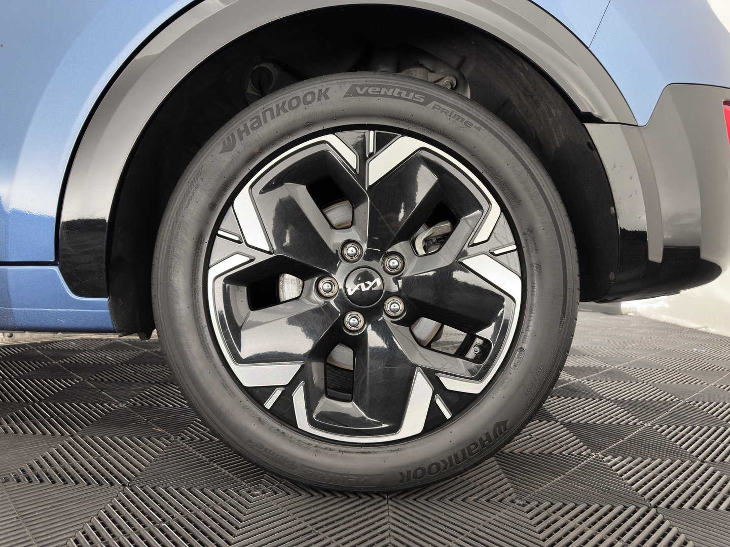 Kia Niro EV DynamicLine 64.8 kWh [3-Fase-11kW] {SoH-100%} (INCL-BTW) Aut. *LEATHER-FABRIC | ADAPTIVE-CRUISE | DIGI-COCKPIT | KEYLESS | CAMERA | DAB | COMFORTSEATS | SHIFTPADDLES | ECC | PDC | CARPLAY | 17''ALU*