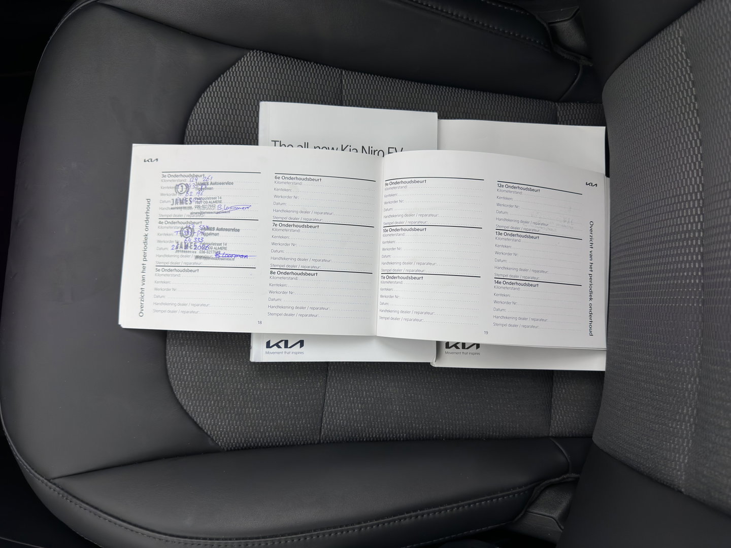 Kia Niro EV DynamicLine 64.8 kWh [3-Fase-11kW] {SoH-100%} (INCL-BTW) Aut. *LEATHER-FABRIC | ADAPTIVE-CRUISE | DIGI-COCKPIT | KEYLESS | CAMERA | DAB | COMFORTSEATS | SHIFTPADDLES | ECC | PDC | CARPLAY | 17''ALU*