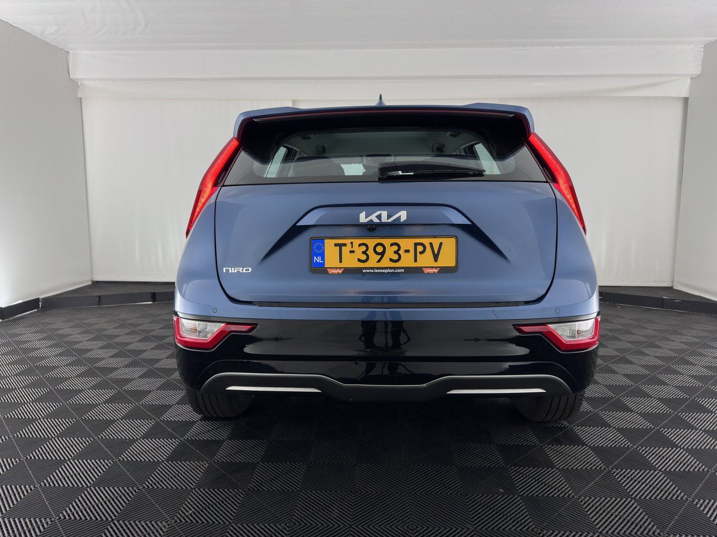 Kia Niro EV DynamicLine 64.8 kWh [3-Fase-11kW] {SoH-100%} (INCL-BTW) Aut. *LEATHER-FABRIC | ADAPTIVE-CRUISE | DIGI-COCKPIT | KEYLESS | CAMERA | DAB | COMFORTSEATS | SHIFTPADDLES | ECC | PDC | CARPLAY | 17''ALU*