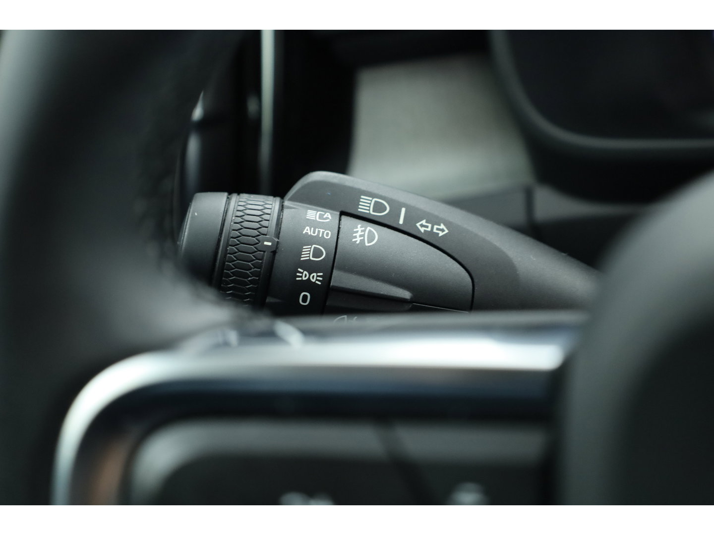 Volvo XC40 2.0 B4 Ultimate Dark | Pano-dak | Trekhaak | 360 camera | ACC | Standkachel | Pixel LED |