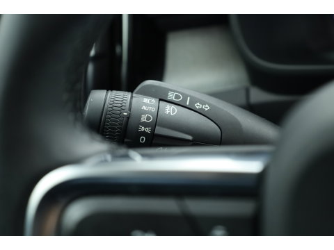 Volvo XC40 2.0 B4 Ultimate Dark | Pano-dak | Trekhaak | 360 camera | ACC | Standkachel | Pixel LED |