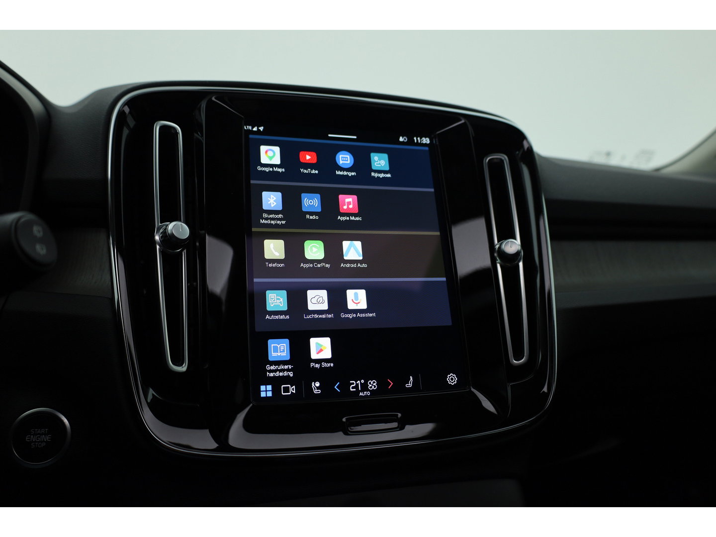 Volvo XC40 2.0 B4 Ultimate Dark | Pano-dak | Trekhaak | 360 camera | ACC | Standkachel | Pixel LED |