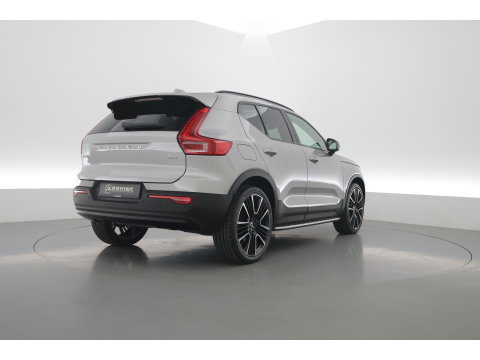 Volvo XC40 2.0 B4 Ultimate Dark | Pano-dak | Trekhaak | 360 camera | ACC | Standkachel | Pixel LED |
