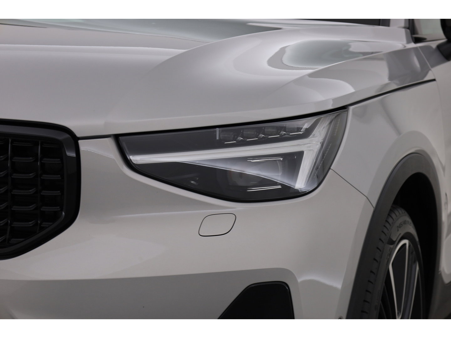 Volvo XC40 2.0 B4 Ultimate Dark | Pano-dak | Trekhaak | 360 camera | ACC | Standkachel | Pixel LED |