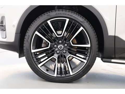 Volvo XC40 2.0 B4 Ultimate Dark | Pano-dak | Trekhaak | 360 camera | ACC | Standkachel | Pixel LED |