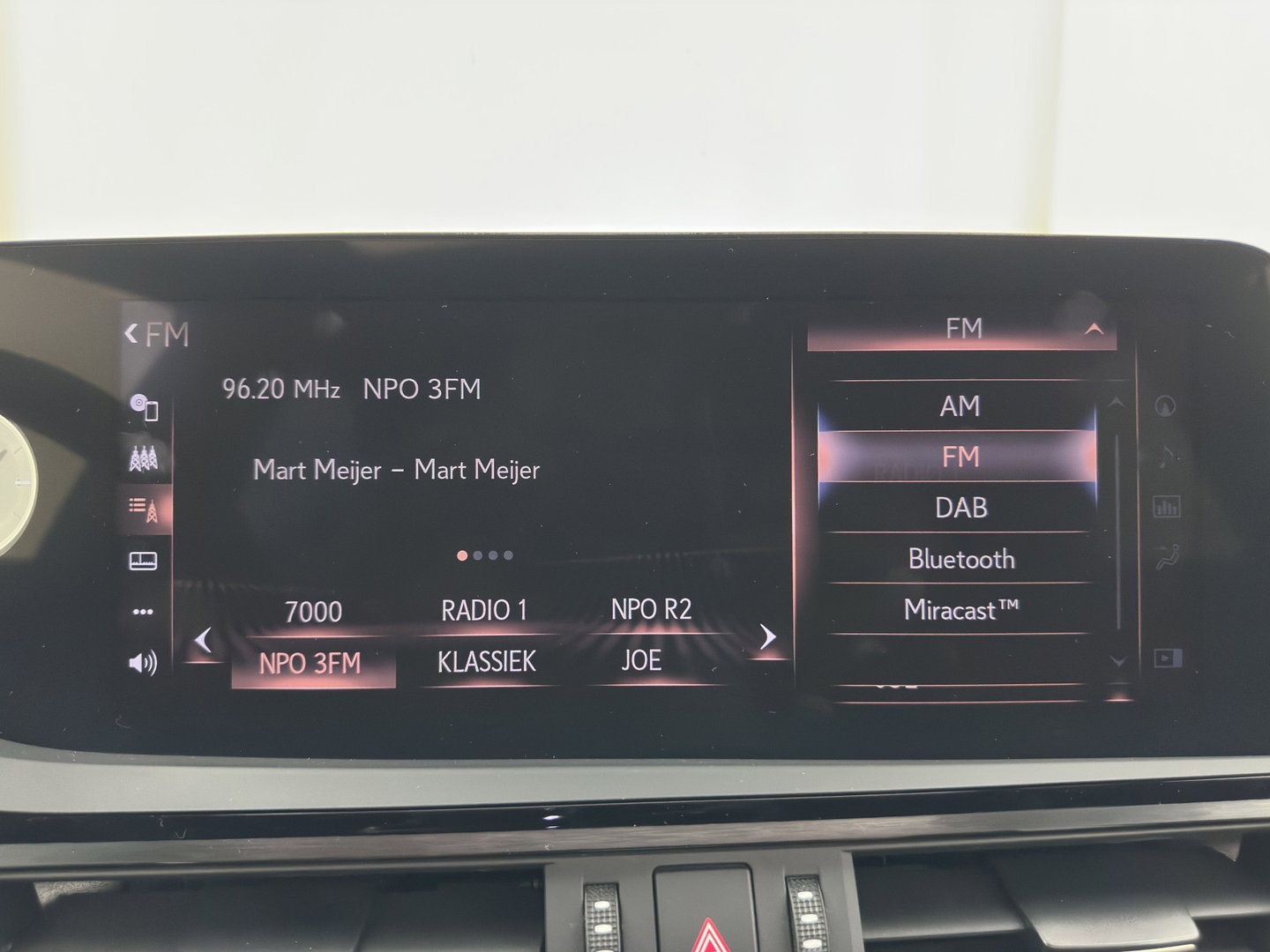 Lexus ES 300h Business Line (INCL-BTW) Aut. *PANO | LEATHER | FULL-LED | ADAPTIVE-CRUISE | BLINDSPOT | KEYLESS | CAMERA | HEATED-COMFORTSEATS | NAVI-FULLMAP | PRIVACY-GLASS | SHIFTPADDLES | ECC | PDC | 18''ALU*