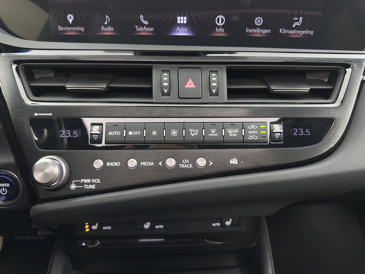 Lexus ES 300h Business Line (INCL-BTW) Aut. *PANO | LEATHER | FULL-LED | ADAPTIVE-CRUISE | BLINDSPOT | KEYLESS | CAMERA | HEATED-COMFORTSEATS | NAVI-FULLMAP | PRIVACY-GLASS | SHIFTPADDLES | ECC | PDC | 18''ALU*