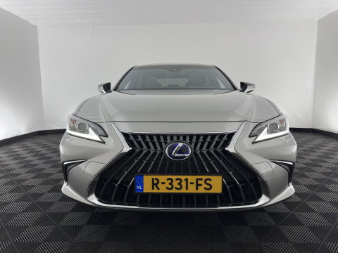 Lexus ES 300h Business Line (INCL-BTW) Aut. *PANO | LEATHER | FULL-LED | ADAPTIVE-CRUISE | BLINDSPOT | KEYLESS | CAMERA | HEATED-COMFORTSEATS | NAVI-FULLMAP | PRIVACY-GLASS | SHIFTPADDLES | ECC | PDC | 18''ALU*