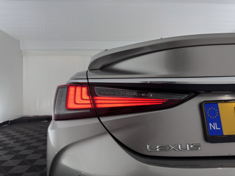 Lexus ES 300h Business Line (INCL-BTW) Aut. *PANO | LEATHER | FULL-LED | ADAPTIVE-CRUISE | BLINDSPOT | KEYLESS | CAMERA | HEATED-COMFORTSEATS | NAVI-FULLMAP | PRIVACY-GLASS | SHIFTPADDLES | ECC | PDC | 18''ALU*